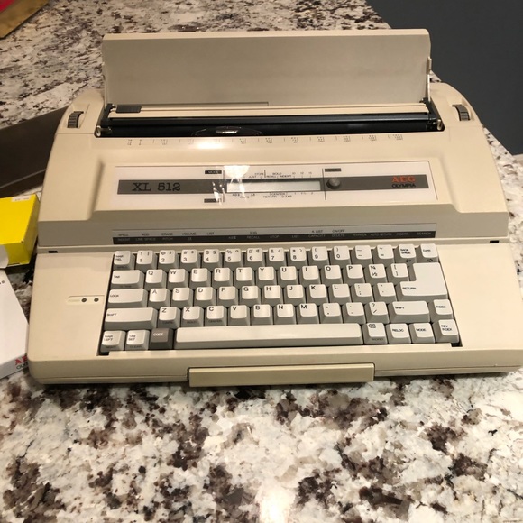 AEG Olympia Typewriter in mint condition- a must see! - Picture 2 of 3